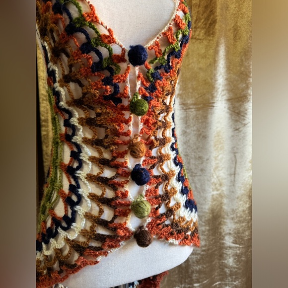 SOLD! 🔴 Vintage Crochet Single Stitch Sweater Vest | 1970’s Multicolor - Picture 5 of 13
